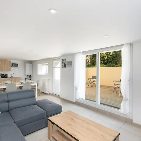 Indépendante La Bergère De Domrémy