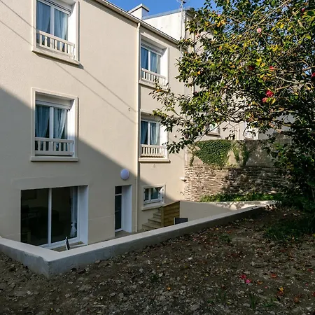 Independante La Bergere De Domremy * ブレスト