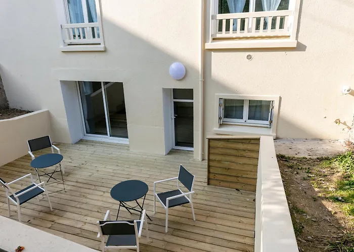 Апартаменти Independante La Bergere De Domremy Брест